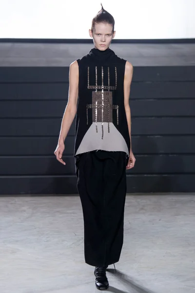Look 10